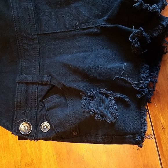 Black Empyre Distressed Overall Shorts - Picture 7 of 8